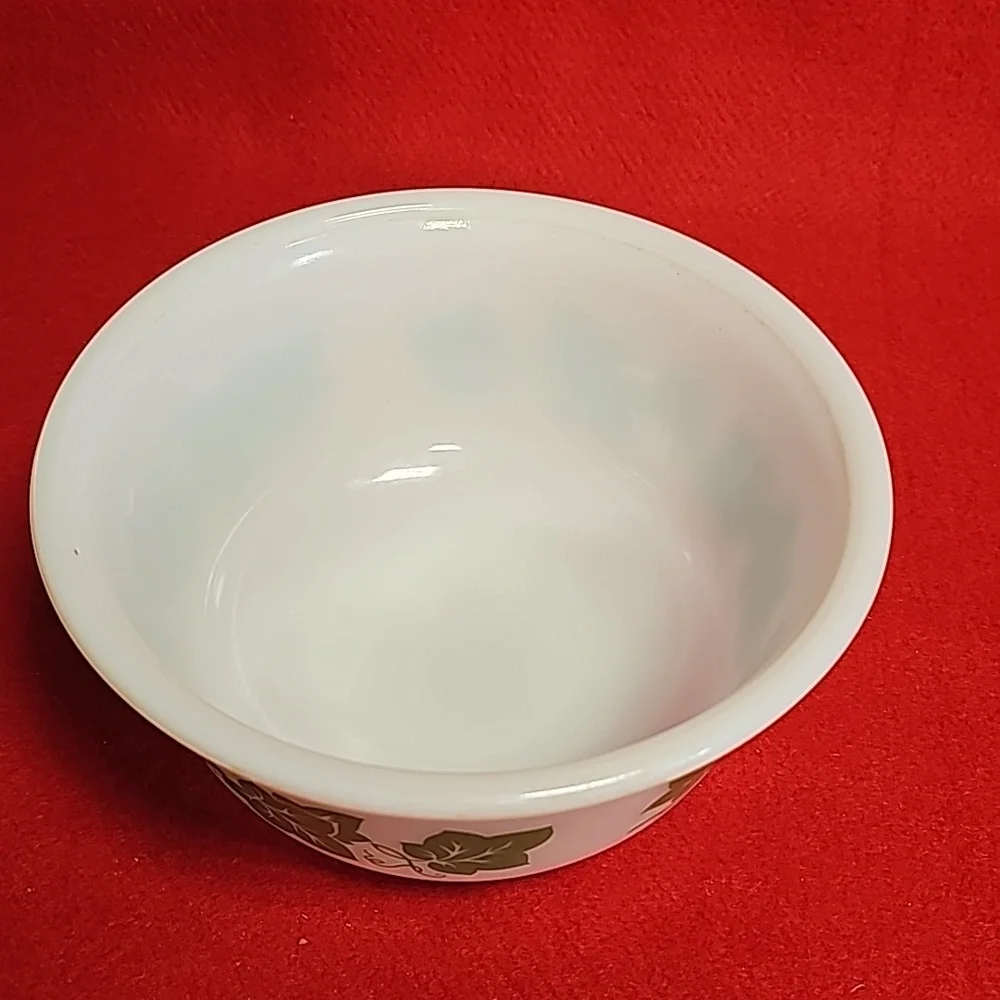MIXING BOWL  7” VINTAGE Anchor Hocking IVY GREEN LEAVES MILK GLASS
